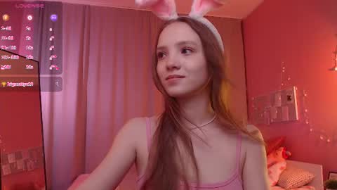 Snapshot of adria_arjona chatting on 06/11/26, 07:50 Eva online show from 06/11/26, 07:50