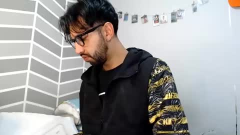 Snapshot of adrian_falcon chatting on 06/18/26, 05:19 Adrian Falcon online show from 06/18/26, 05:19