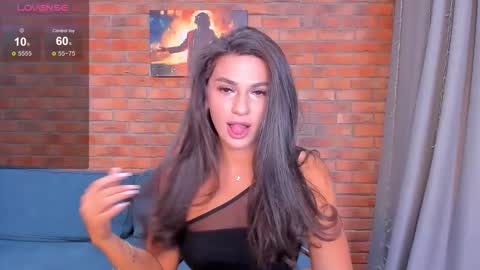 Snapshot of adriana1_ chatting on 10/21/25, 12:33 Adriana online show from 10/21/25, 12:33