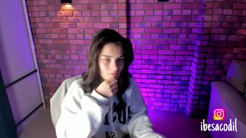 Snapshot of adriana_allen chatting on 01/17/25, 10:01 Adri online show from 01/17/25, 10:01