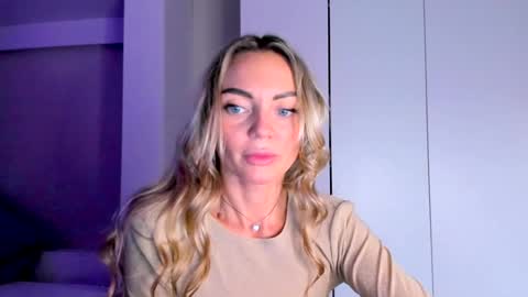 Snapshot of adriana_coy_ chatting on 12/25/24, 10:16 Adriana online show from 12/25/24, 10:16