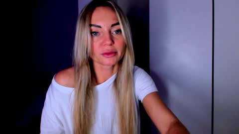 Snapshot of adriana_coy_ chatting on 01/06/25, 06:31 Adriana online show from 01/06/25, 06:31