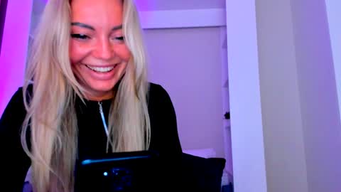 Snapshot of adriana_coy_ chatting on 02/01/25, 06:08 Adriana online show from 02/01/25, 06:08