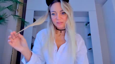 Snapshot of adriana_coy_ chatting on 03/07/25, 12:12 Adriana online show from 03/07/25, 12:12