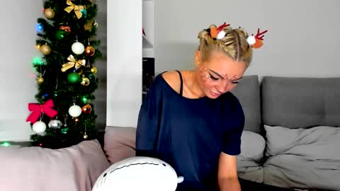 Adriana online show from 12/17/25, 02:34