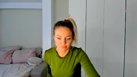 Adriana online show from 05/17/26, 06:22