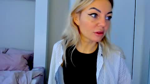 Adriana online show from 05/25/26, 07:36