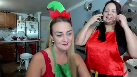 Snapshot of adrianapdes chatting on 11/15/25, 02:09 Adriana Paredes online show from 11/15/25, 02:09