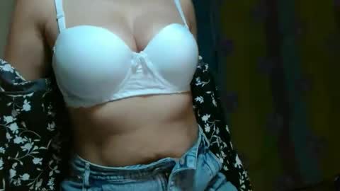 Adriana Tellez online show from 01/03/25, 08:01