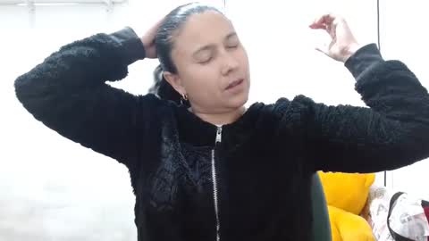 Adriana Tellez online show from 10/10/25, 06:40