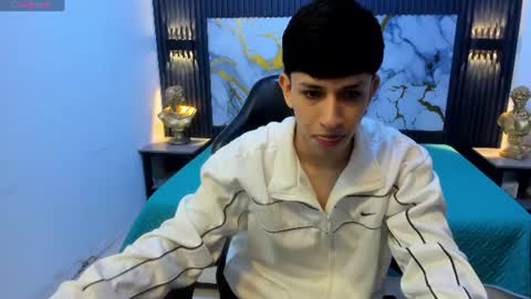Snapshot of adrianfranko chatting on 06/19/26, 01:48 Adrian Franco online show from 06/19/26, 01:48