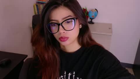 Snapshot of adrianna5_ chatting on 05/07/26, 09:03 Adriana online show from 05/07/26, 09:03