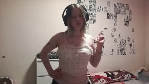 Snapshot of adriannamalango chatting on 07/01/26, 04:40 Sofa online show from 07/01/26, 04:40