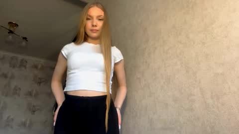 Snapshot of adriannemuldowney chatting on 03/26/26, 01:38 Caroline online show from 03/26/26, 01:38