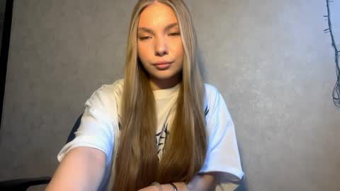 Snapshot of adriannemuldowney chatting on 04/01/26, 02:25 Caroline online show from 04/01/26, 02:25