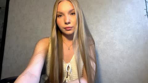 Snapshot of adriannemuldowney chatting on 04/05/26, 02:14 Caroline online show from 04/05/26, 02:14