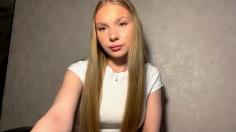 Snapshot of adriannemuldowney chatting on 04/12/26, 03:28 Caroline online show from 04/12/26, 03:28