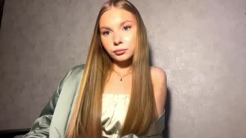 Snapshot of adriannemuldowney chatting on 04/18/26, 03:38 Caroline online show from 04/18/26, 03:38
