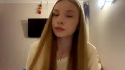 Snapshot of adriannemuldowney chatting on 04/25/26, 03:09 Caroline online show from 04/25/26, 03:09