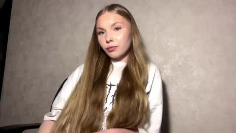 Snapshot of adriannemuldowney chatting on 05/04/26, 04:25 Caroline online show from 05/04/26, 04:25