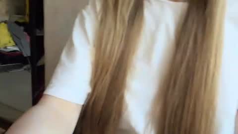 Snapshot of adriannemuldowney chatting on 08/05/26, 03:37 Caroline online show from 08/05/26, 03:37