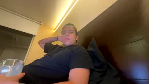 Snapshot of adriannn222 chatting on 09/18/25, 05:31 adriannn222 online show from 09/18/25, 05:31