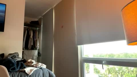 adriannn222 online show from 11/30/25, 01:48