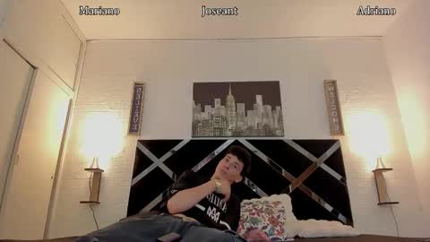 Snapshot of adriano_bigcock chatting on 10/11/25, 04:44 Adrian online show from 10/11/25, 04:44