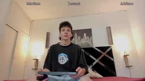 Snapshot of adriano_bigcock chatting on 10/18/25, 03:53 Adrian online show from 10/18/25, 03:53