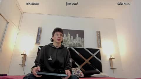 Snapshot of adriano_bigcock chatting on 10/21/25, 04:13 Adrian online show from 10/21/25, 04:13