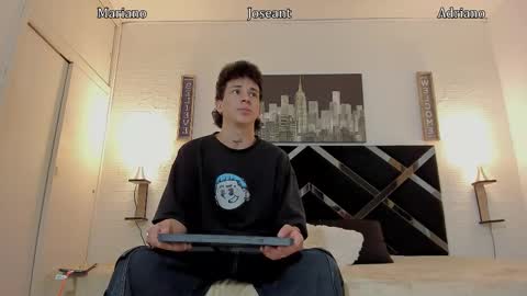 Snapshot of adriano_bigcock chatting on 10/22/25, 05:08 Adrian online show from 10/22/25, 05:08