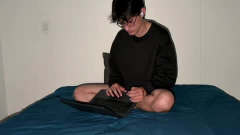 Snapshot of adrianrossetti chatting on 04/24/26, 07:22 adrianrossetti online show from 04/24/26, 07:22