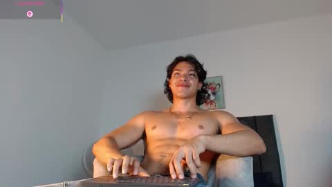 adriel_escalante online show from 02/06/26, 03:22