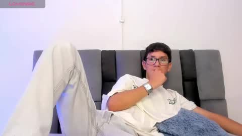 Snapshot of adrien_silex chatting on 04/15/26, 05:09 adrien_silex online show from 04/15/26, 05:09