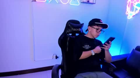 Snapshot of adrien_silex chatting on 04/16/26, 03:13 adrien_silex online show from 04/16/26, 03:13