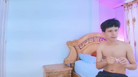 Snapshot of adrien_twink chatting on 10/16/25, 06:09 Arien online show from 10/16/25, 06:09