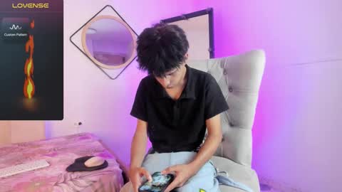 Snapshot of adrien_twink chatting on 10/26/25, 01:39 Arien online show from 10/26/25, 01:39