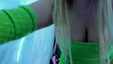 adriiana_fox_ online show from 12/03/25, 04:49