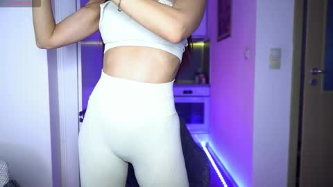 Snapshot of ady_w_o_w chatting on 03/11/26, 02:01 Ada online show from 03/11/26, 02:01