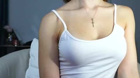 Snapshot of aelia_anara chatting on 09/22/25, 03:52 Aelia online show from 09/22/25, 03:52