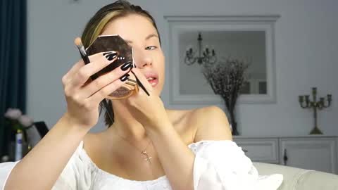 Snapshot of aelia_anara chatting on 09/26/25, 03:32 Aelia online show from 09/26/25, 03:32