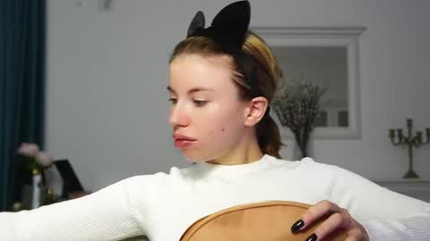 Snapshot of aelia_anara chatting on 09/29/25, 03:44 Aelia online show from 09/29/25, 03:44