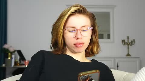 Snapshot of aelia_anara chatting on 10/01/25, 03:45 Aelia online show from 10/01/25, 03:45