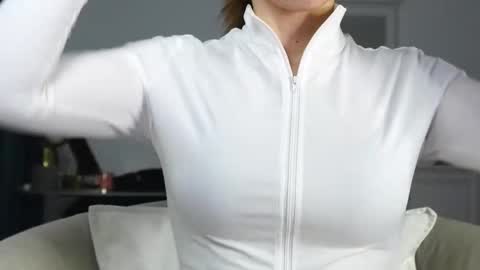 Snapshot of aelia_anara chatting on 10/07/25, 03:47 Aelia online show from 10/07/25, 03:47