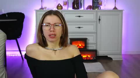 Snapshot of aelia_anara chatting on 10/16/25, 04:35 Aelia online show from 10/16/25, 04:35