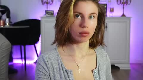 Snapshot of aelia_anara chatting on 11/04/25, 04:00 Aelia online show from 11/04/25, 04:00