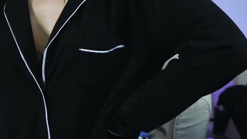 Snapshot of aelia_anara chatting on 11/17/25, 05:02 Aelia online show from 11/17/25, 05:02