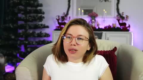 Snapshot of aelia_anara chatting on 11/21/25, 05:50 Aelia online show from 11/21/25, 05:50