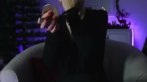 Snapshot of aelia_anara chatting on 11/22/25, 05:17 Aelia online show from 11/22/25, 05:17