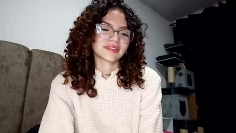Snapshot of aelinfireheart chatting on 07/10/26, 03:44 Aelin online show from 07/10/26, 03:44